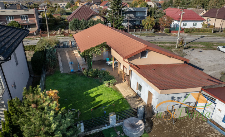 Útulný rodinný dom v tichej časti obce Komárovce - fotografia 3